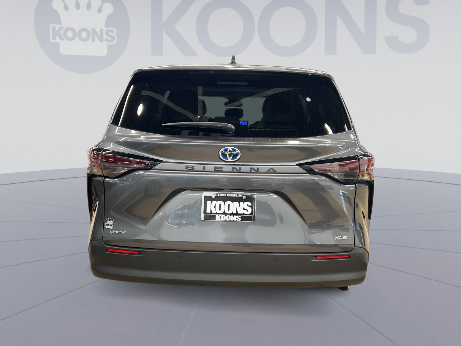 Used 2025 Toyota Sienna XLE image 4