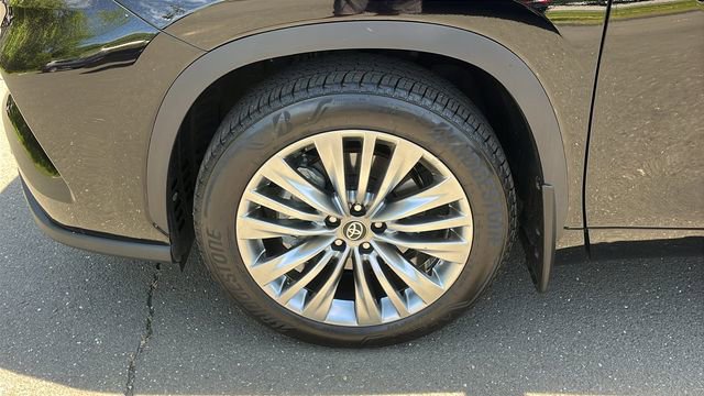 Certified 2026 Toyota Highlander Platinum AWD/4WD image 8