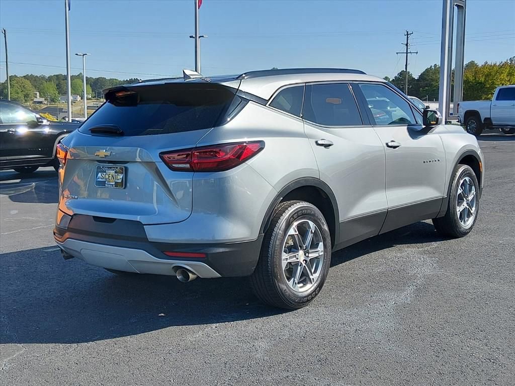 Used 2023 Chevrolet Blazer LT FWD image 3