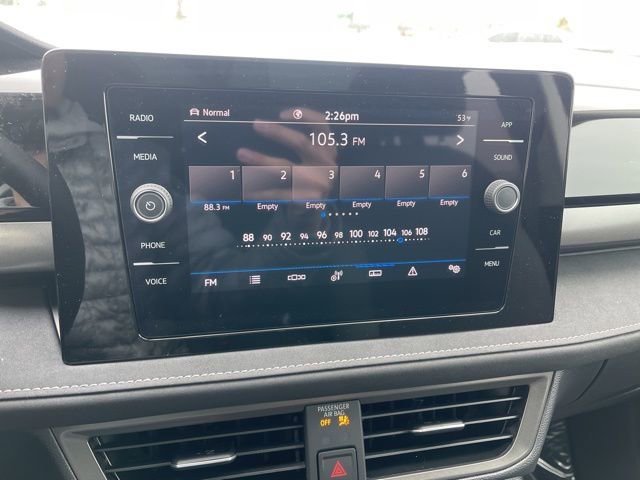 Used 2025 Volkswagen Taos SE image 10