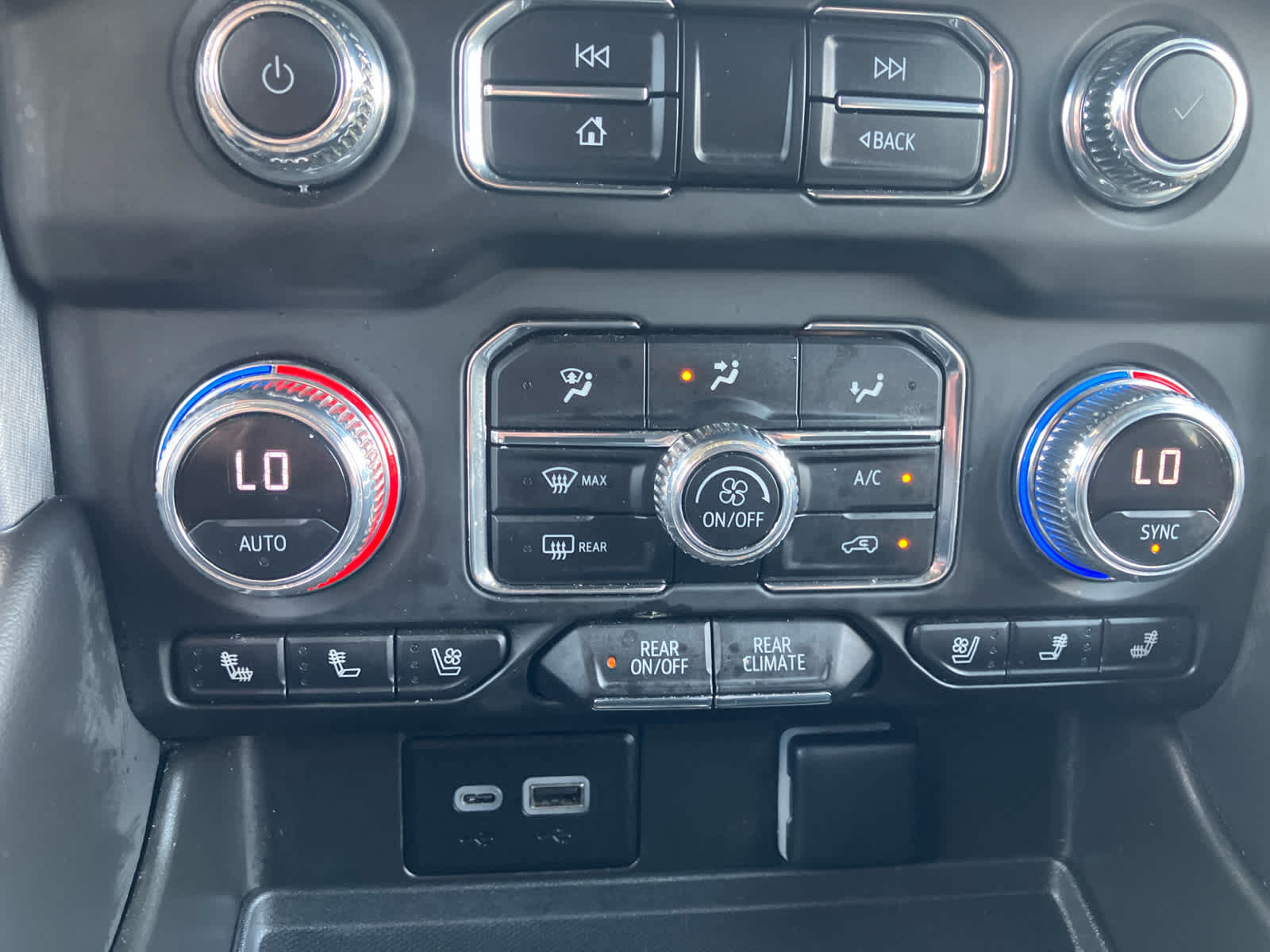 Used 2023 GMC Yukon SLT w/ SLT Premium Package AWD/4WD image 33