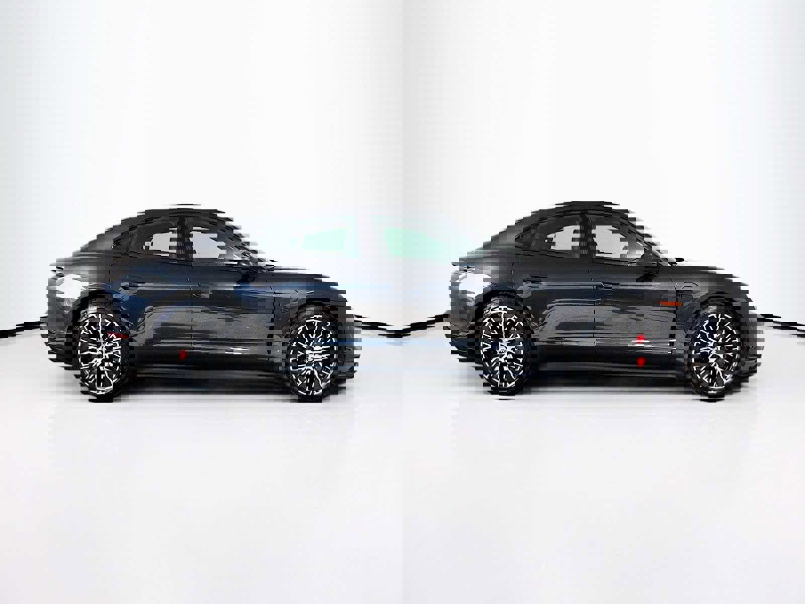 Used 2020 Porsche Taycan 4S image 8