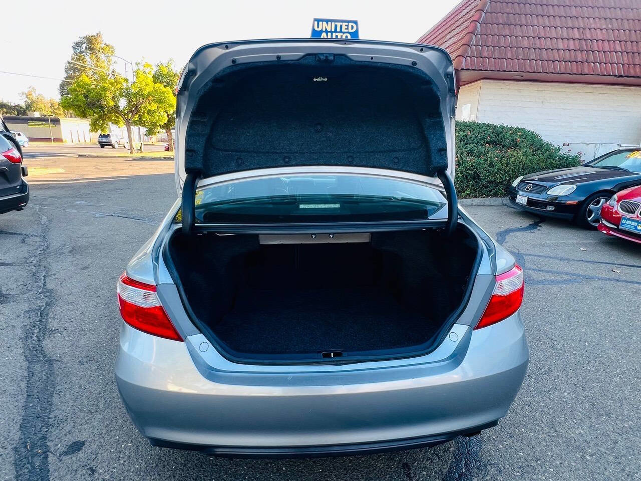 Used 2015 Toyota Camry SE image 14