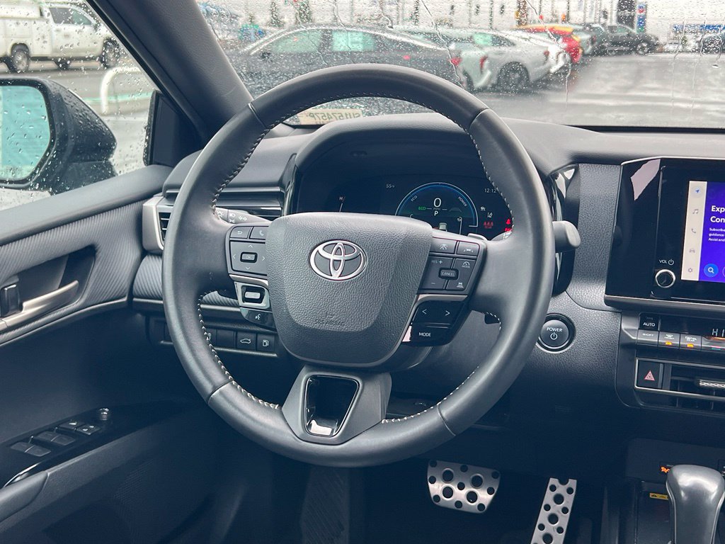 Used 2025 Toyota Camry SE FWD image 12