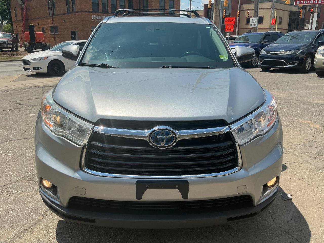 Used 2015 Toyota Highlander Limited w/ Driver Technology Package AWD/4WD image 9