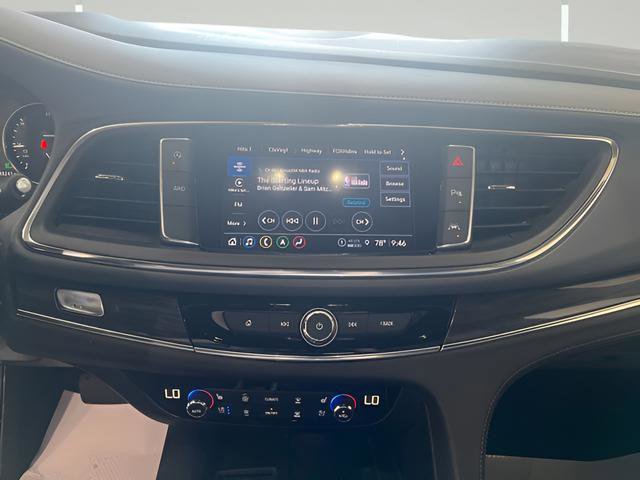 Used 2024 Buick Enclave Premium AWD/4WD image 17