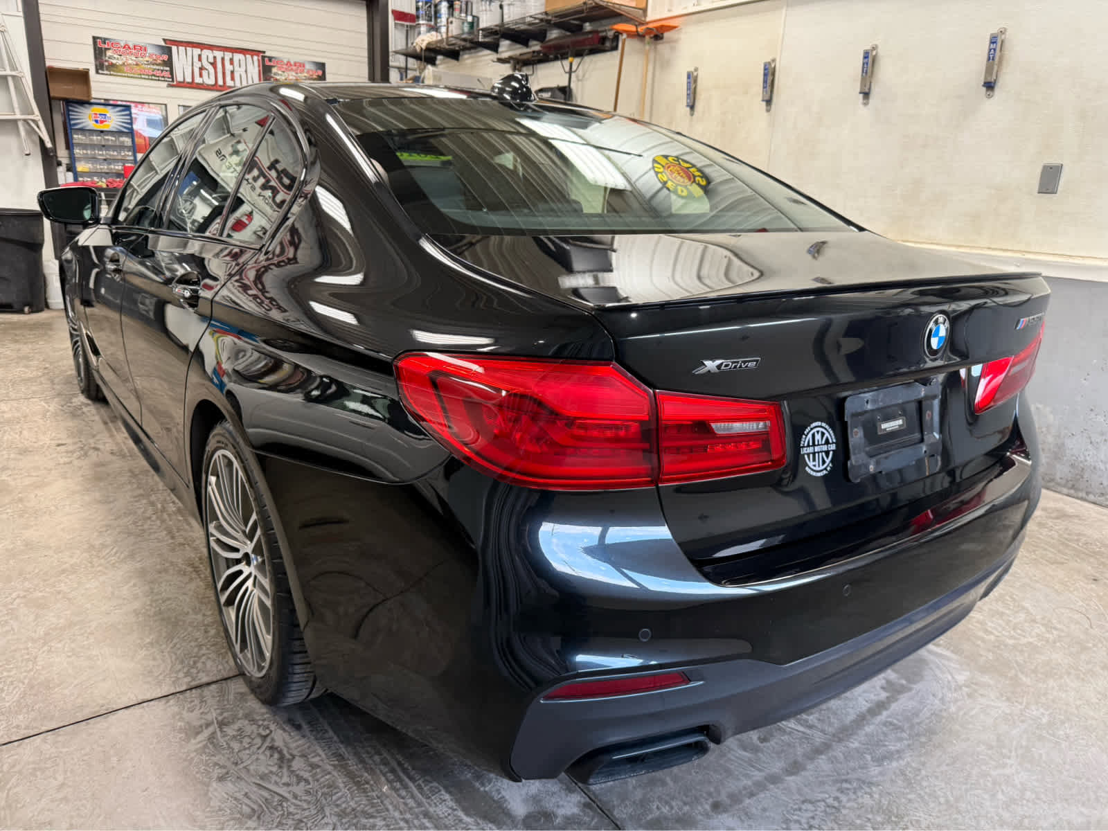 Used 2018 BMW M550i xDrive image 4