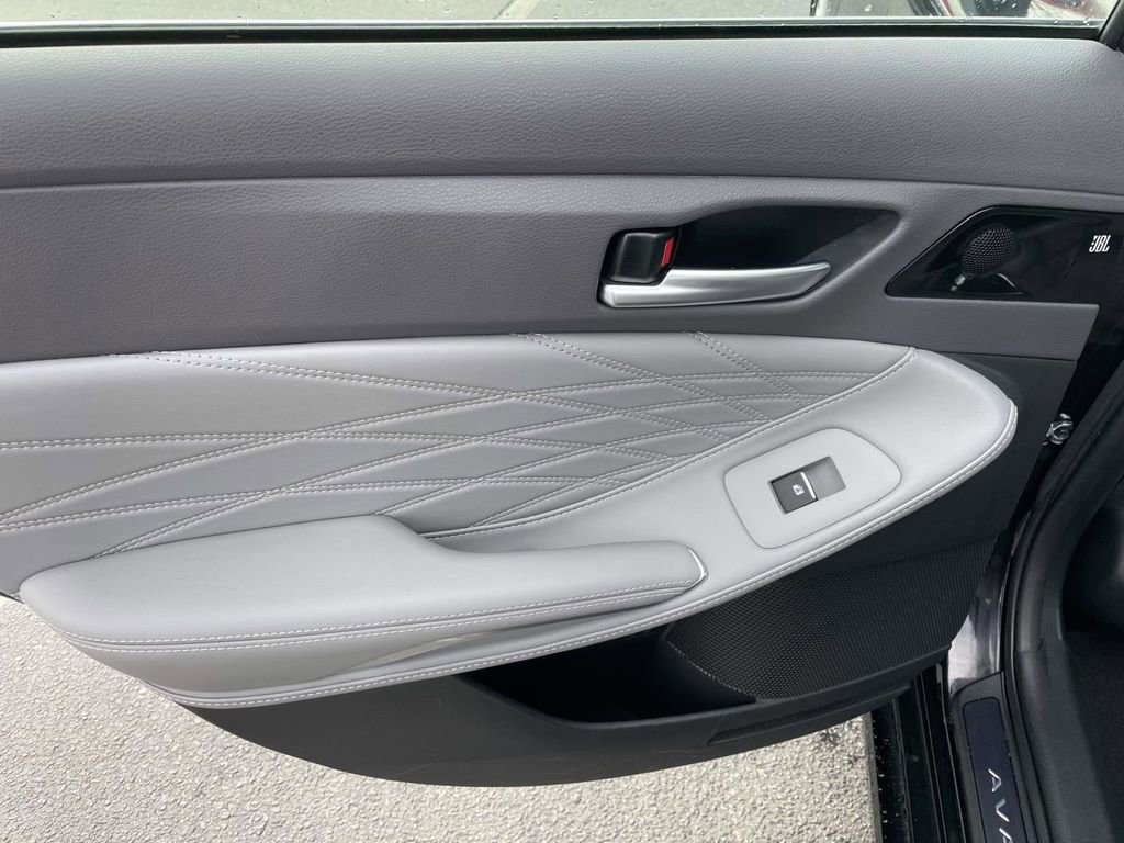 Used 2019 Toyota Avalon Limited w/ Advanced Safety Package image 18