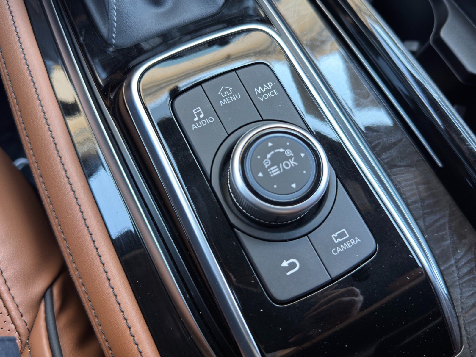 Used 2024 INFINITI QX80 Sensory AWD/4WD image 33