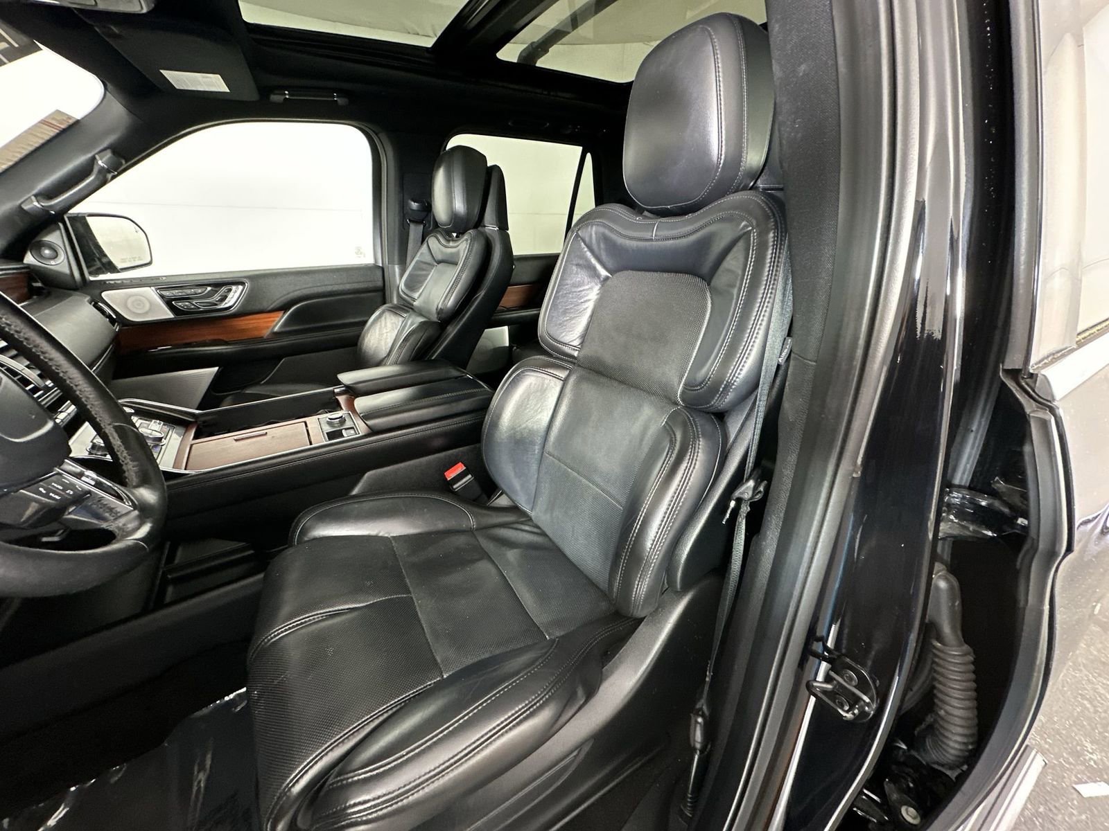 Used 2020 Lincoln Navigator Reserve w/ Equipment Group 208A Reserve image 15