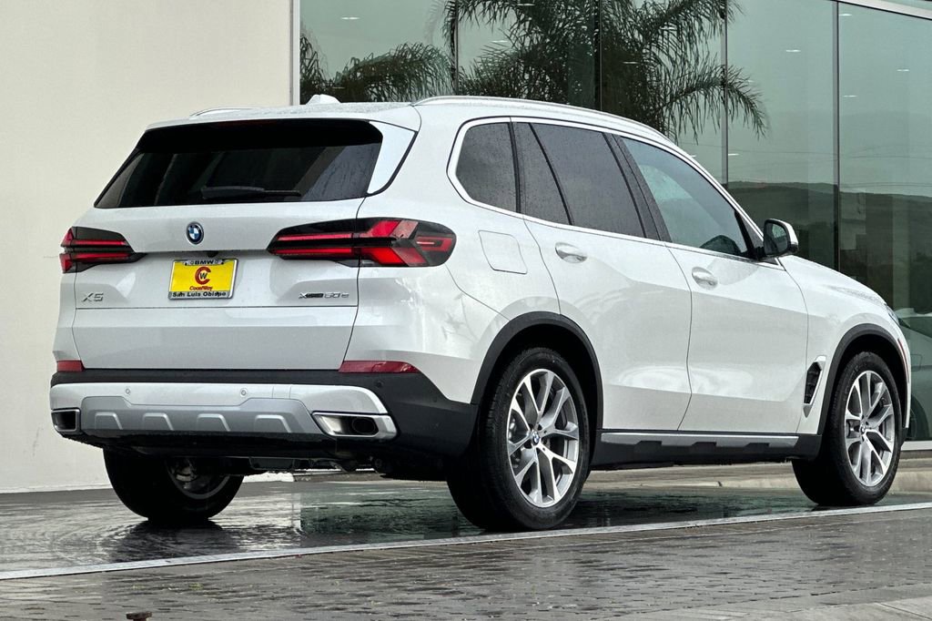 New 2026 BMW X5 xDrive50e w/ Climate Comfort Package AWD/4WD image 3