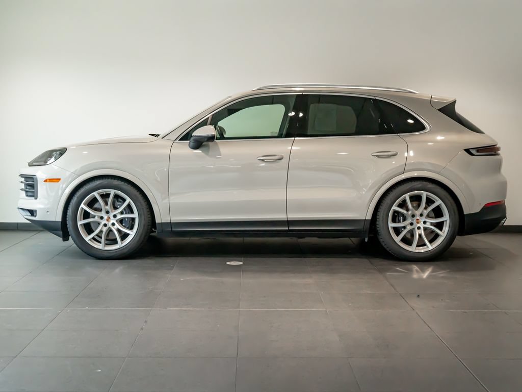 Certified 2025 Porsche Cayenne AWD/4WD image 2