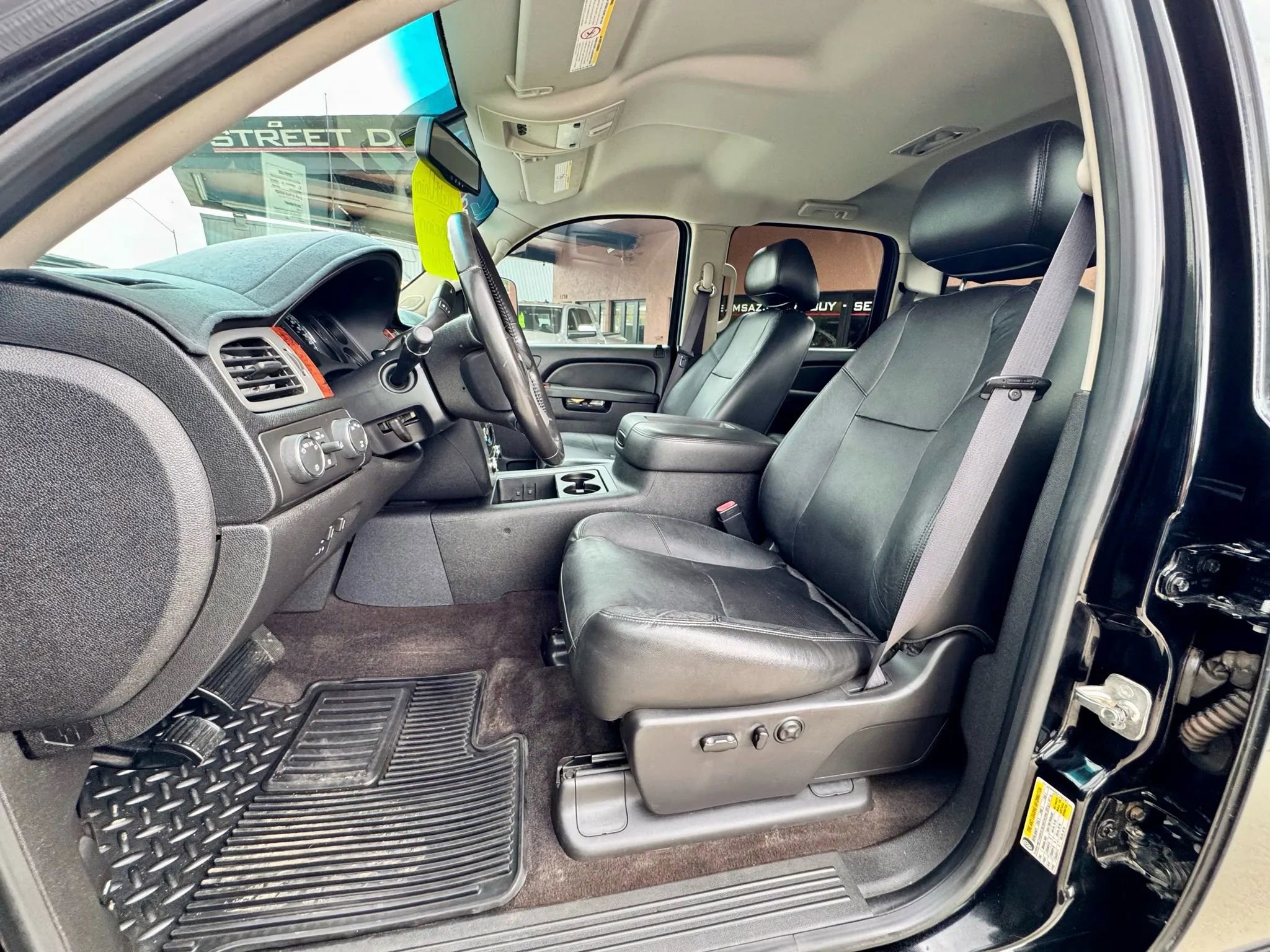 Used 2012 GMC Sierra 3500 SLT w/ SLT Convenience Package image 9