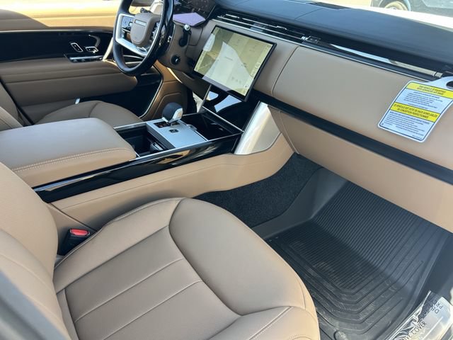 New 2026 Land Rover Range Rover Long Wheelbase SE AWD/4WD image 16