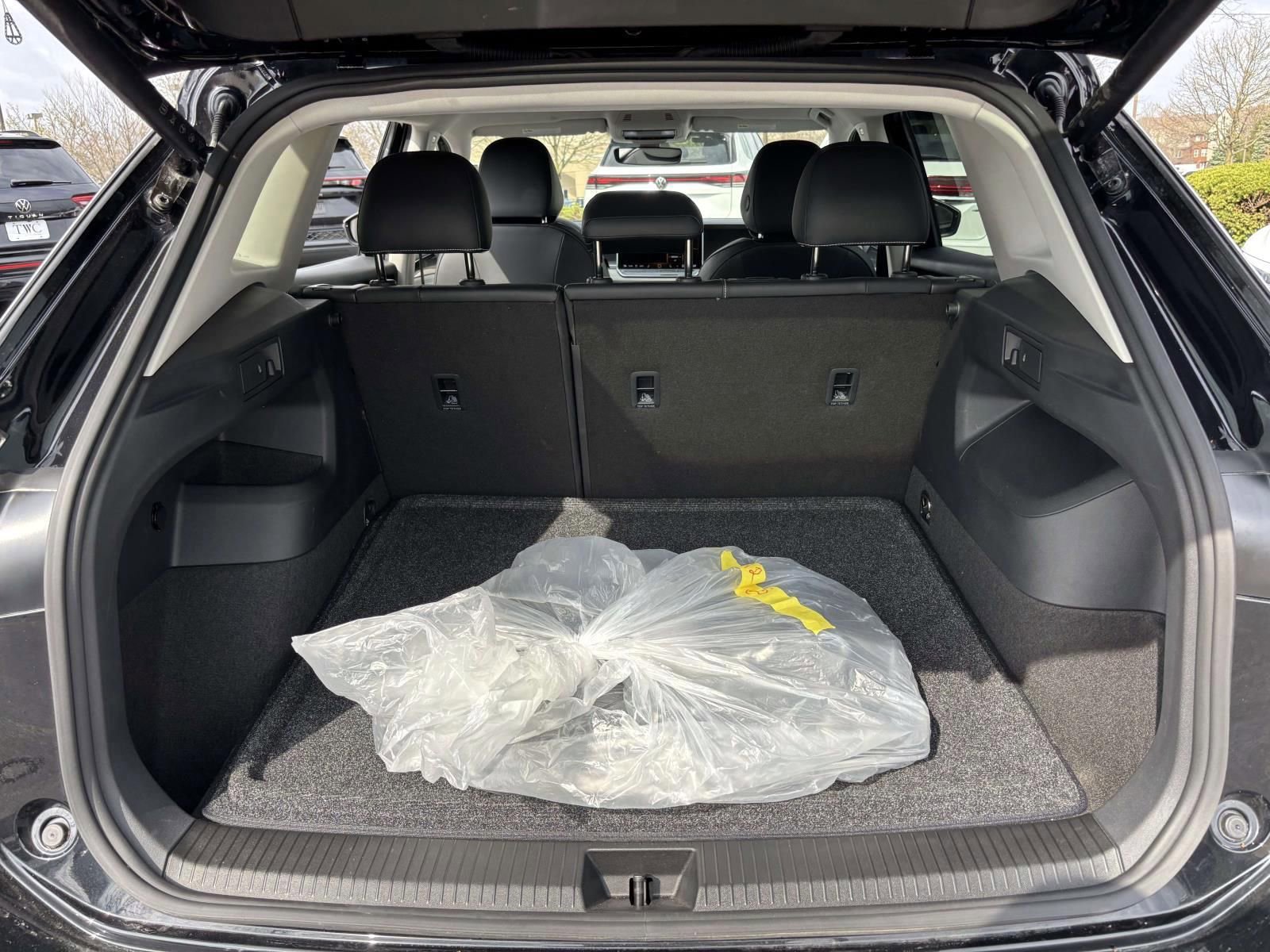 Certified 2025 Volkswagen Tiguan SE AWD/4WD image 9