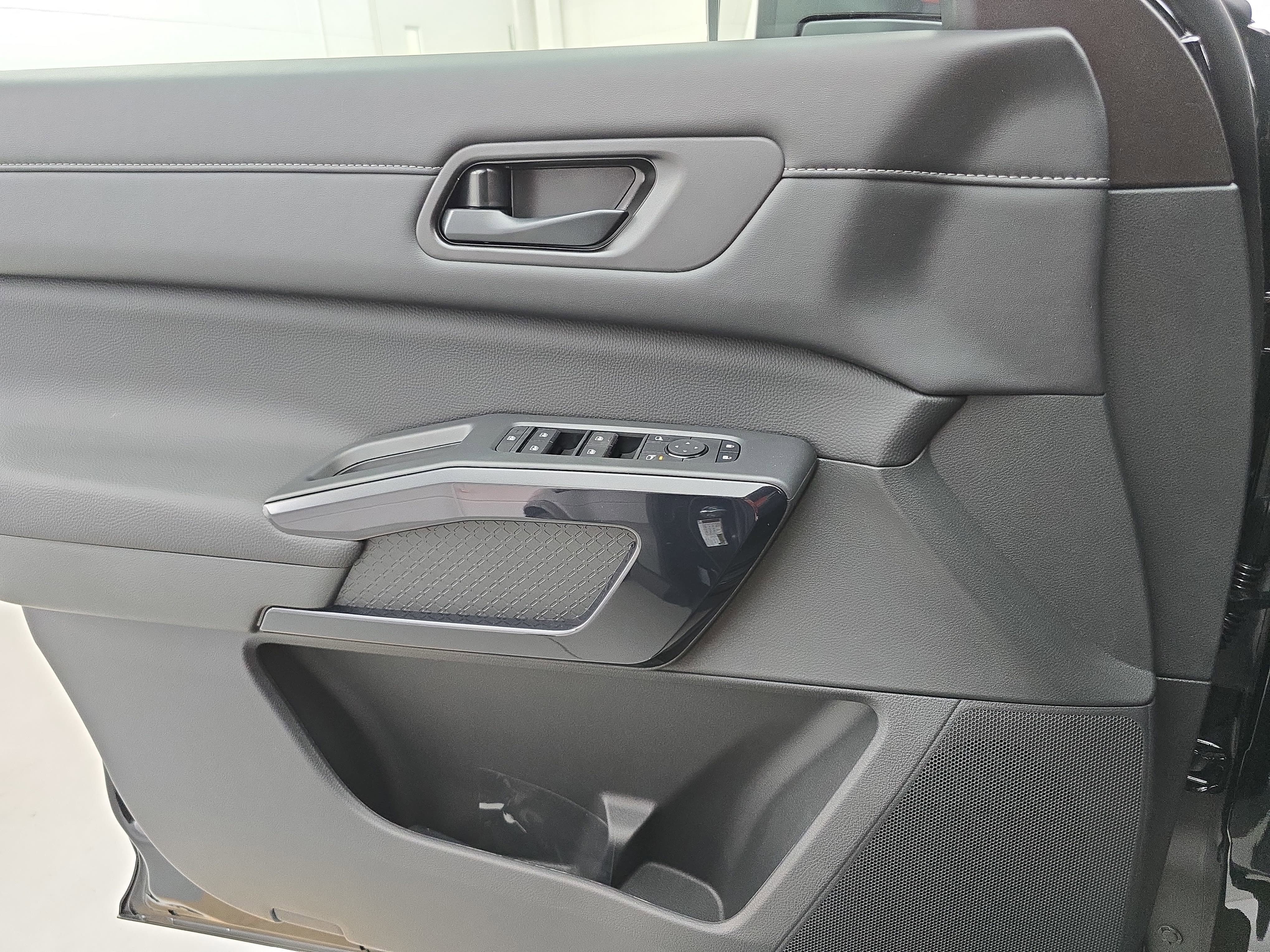 New 2026 Nissan Pathfinder SV AWD/4WD image 28