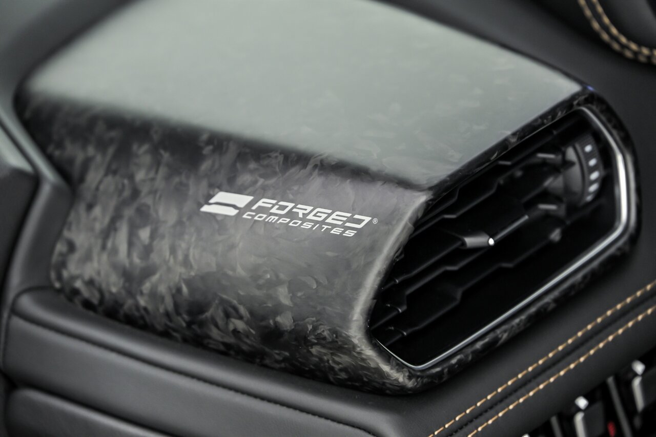 Used 2022 Lamborghini Huracan EVO RWD image 21