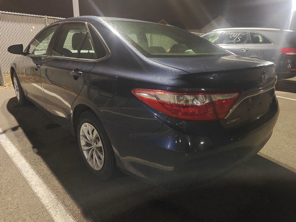 Used 2017 Toyota Camry LE image 5