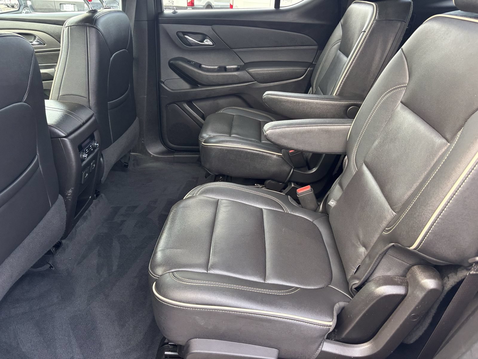 Used 2022 Chevrolet Traverse Premier w/ Redline Edition FWD image 23