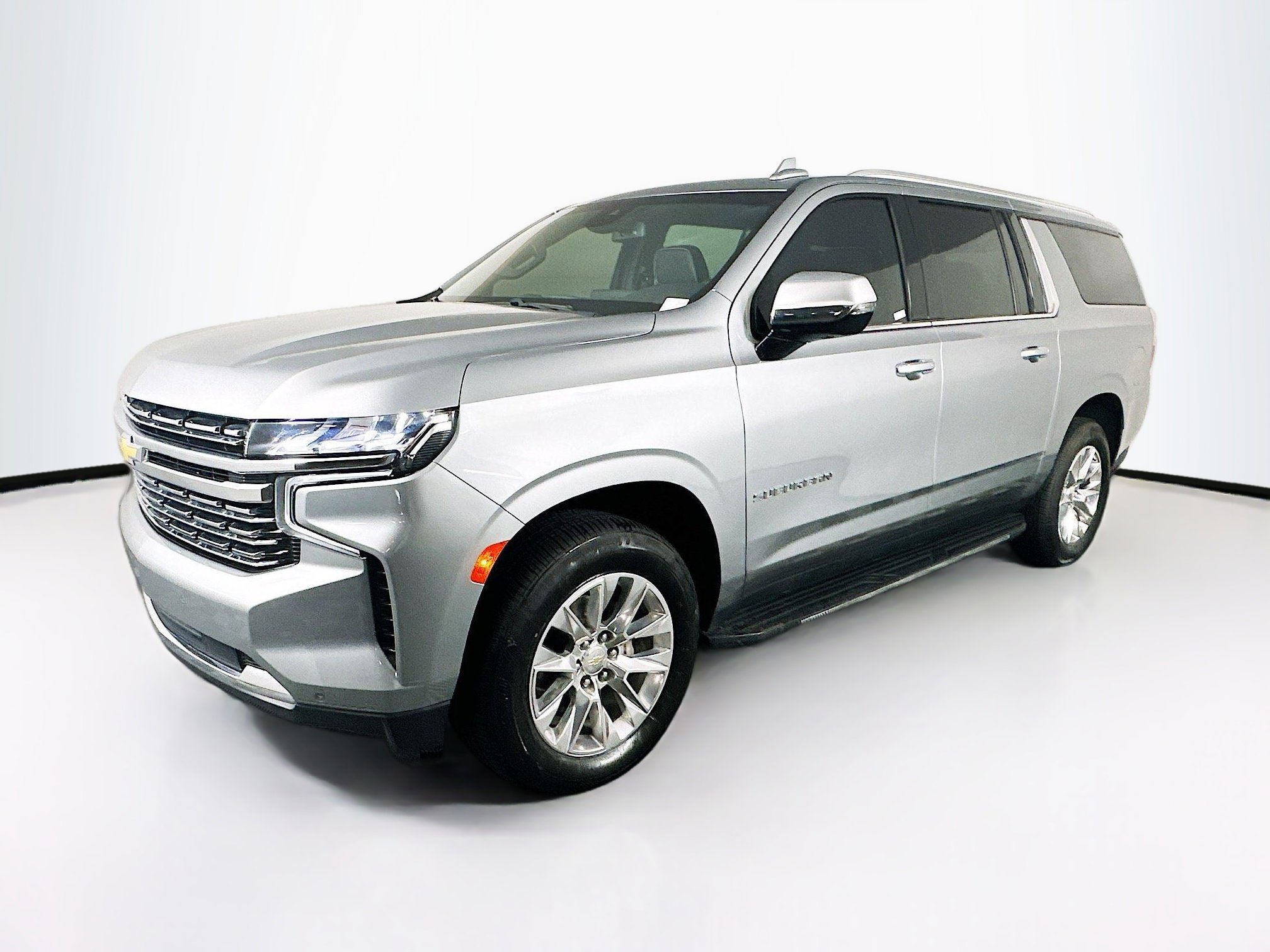 Used 2024 Chevrolet Suburban Premier RWD image 3