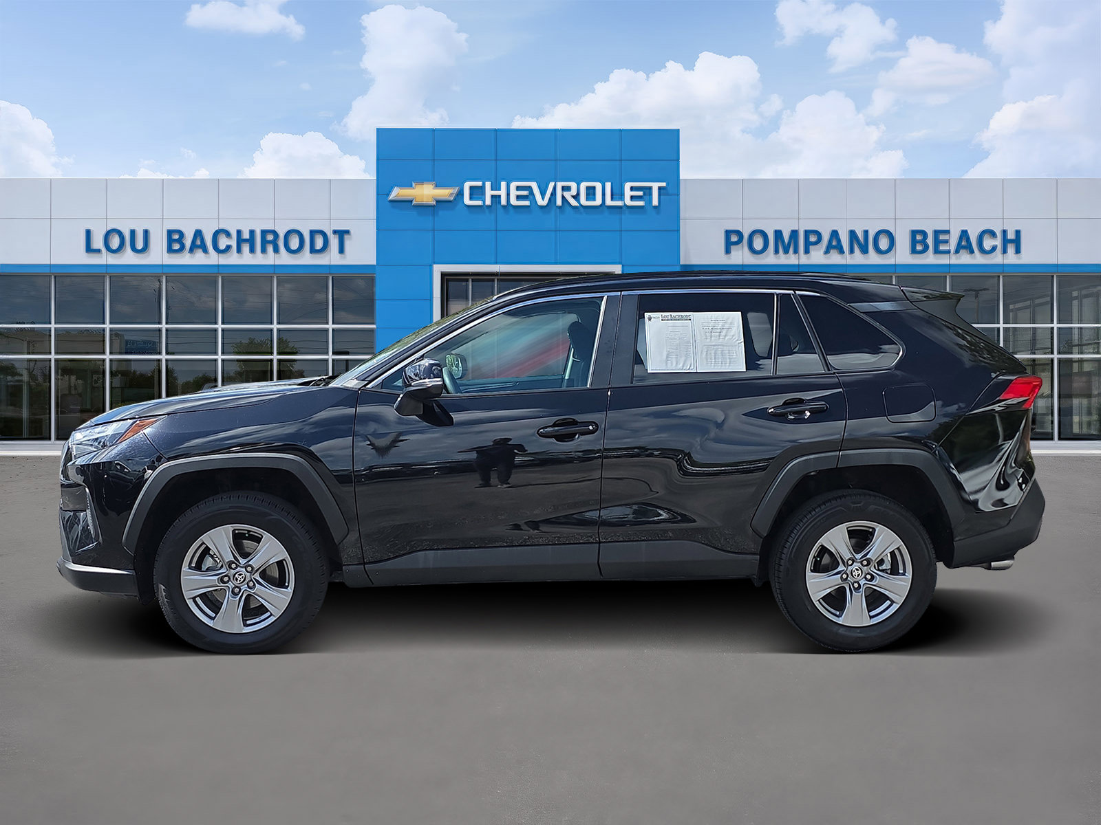 Used 2024 Toyota RAV4 XLE FWD image 4