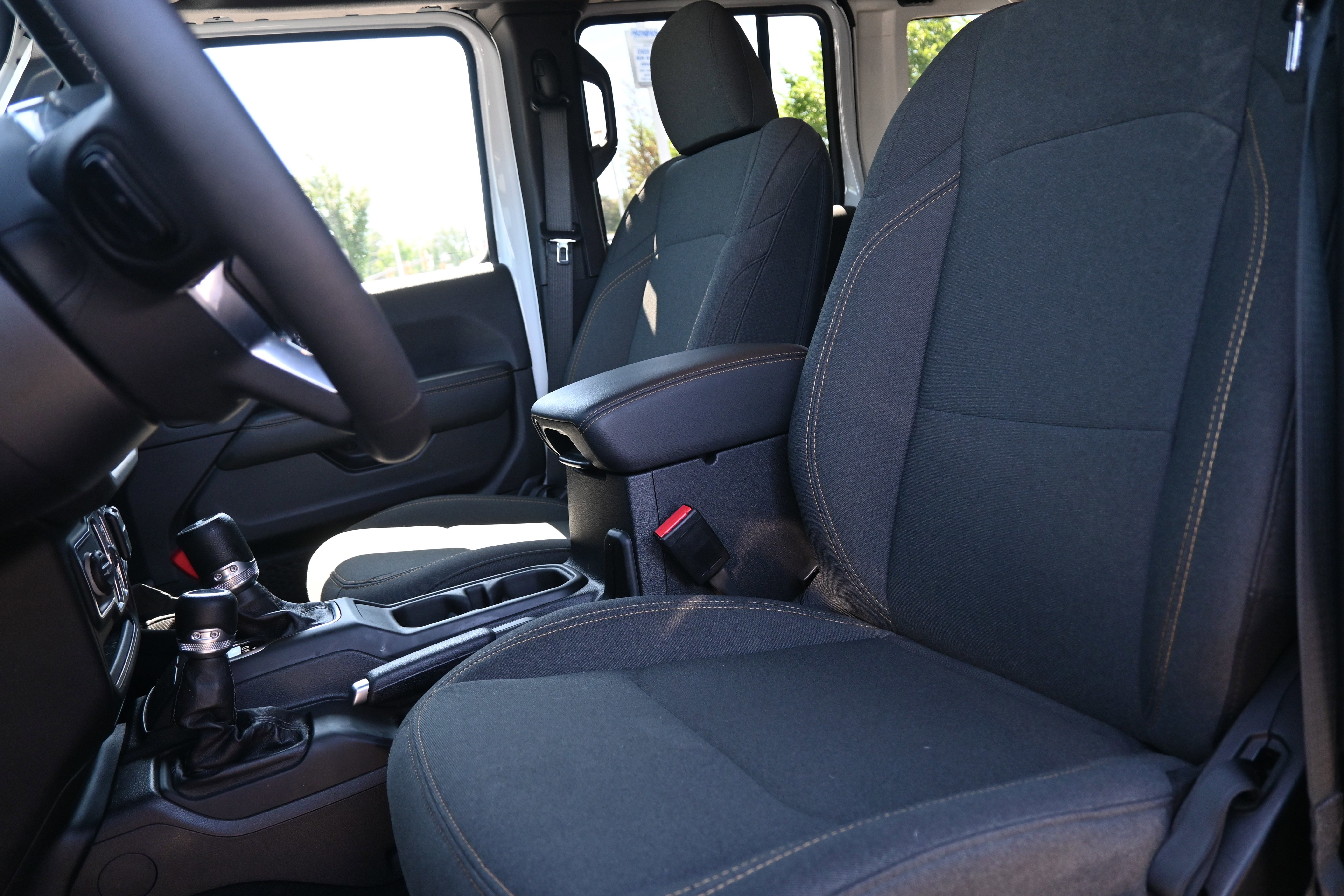 Used 2025 Jeep Wrangler Unlimited Sahara w/ Safety Group AWD/4WD image 16