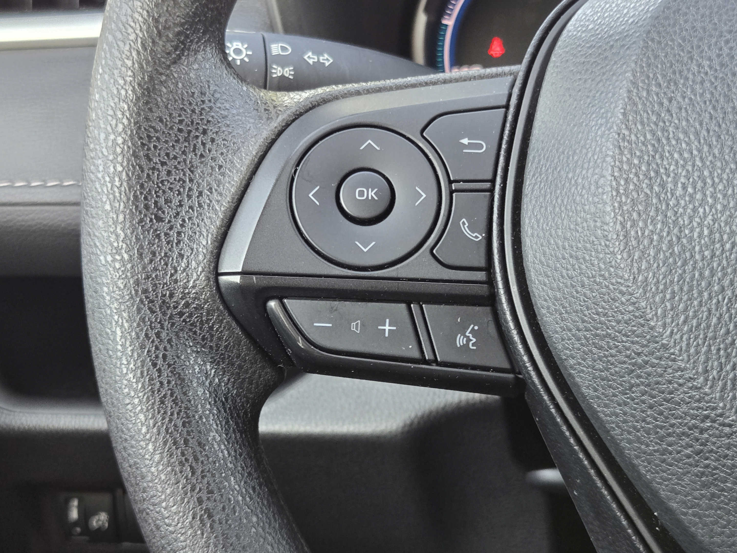 Used 2025 Toyota RAV4 XLE AWD/4WD image 25