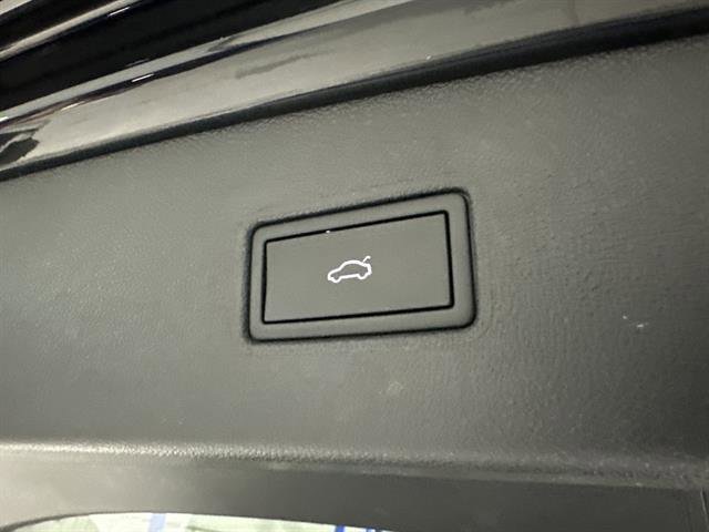 Certified 2024 Volkswagen Tiguan SE R-Line image 39