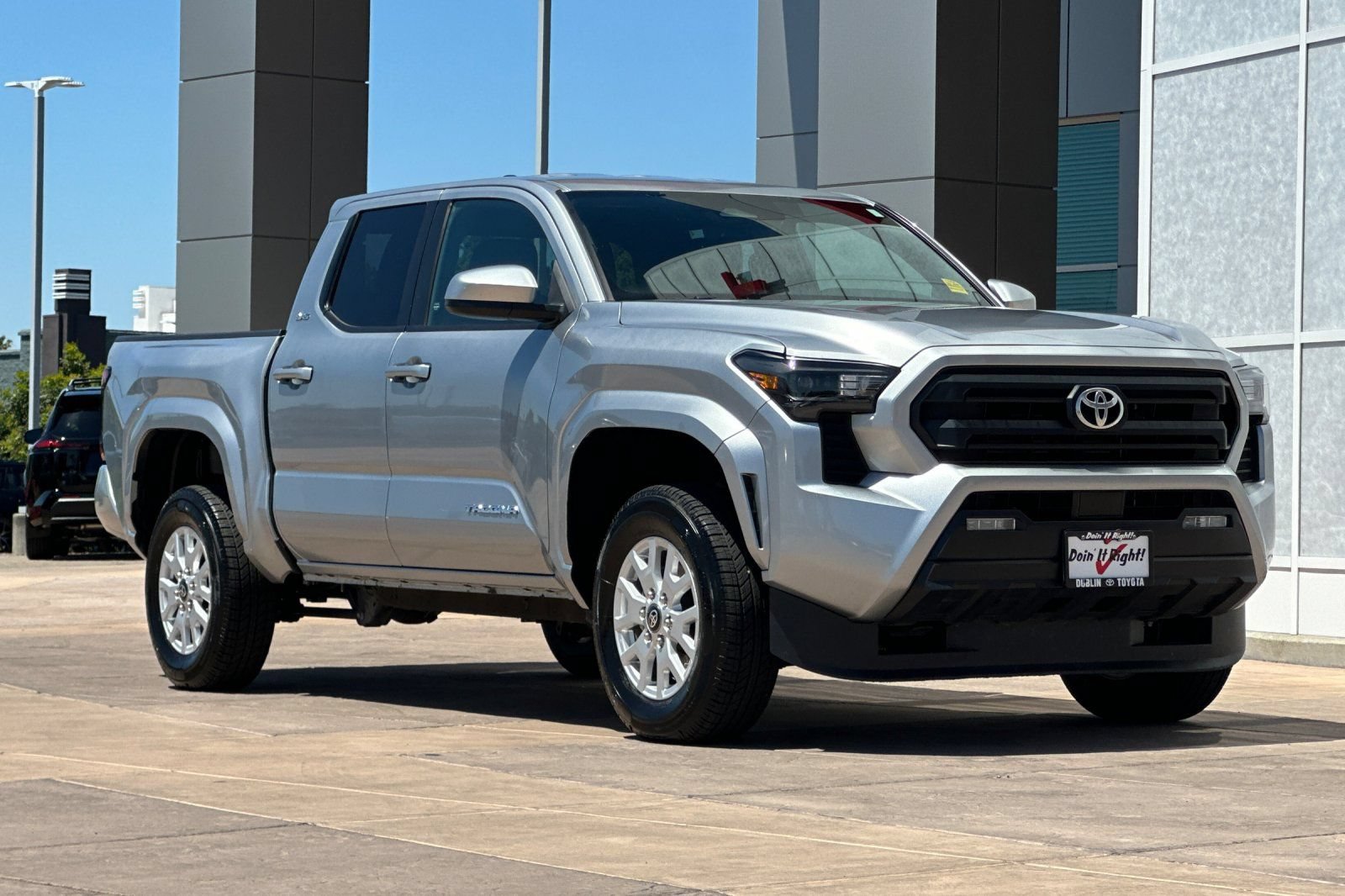 Used 2024 Toyota Tacoma SR5 AWD/4WD image 2