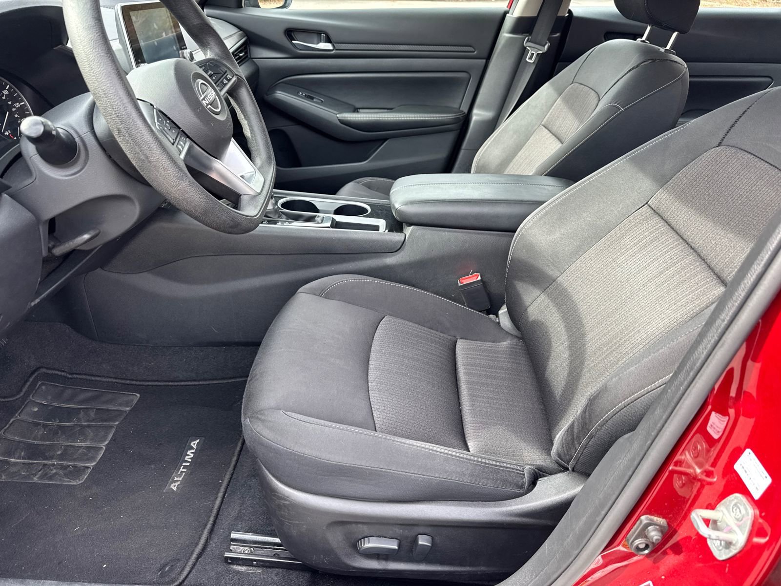 Used 2024 Nissan Altima 2.5 SV image 9