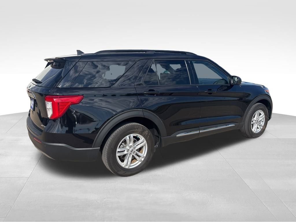 Used 2022 Ford Explorer XLT w/ Equipment Group 202A image 7