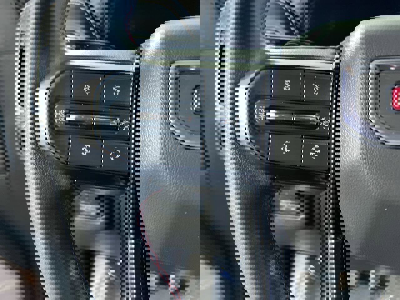 Used 2025 GMC Yukon AT4 Ultimate image 15