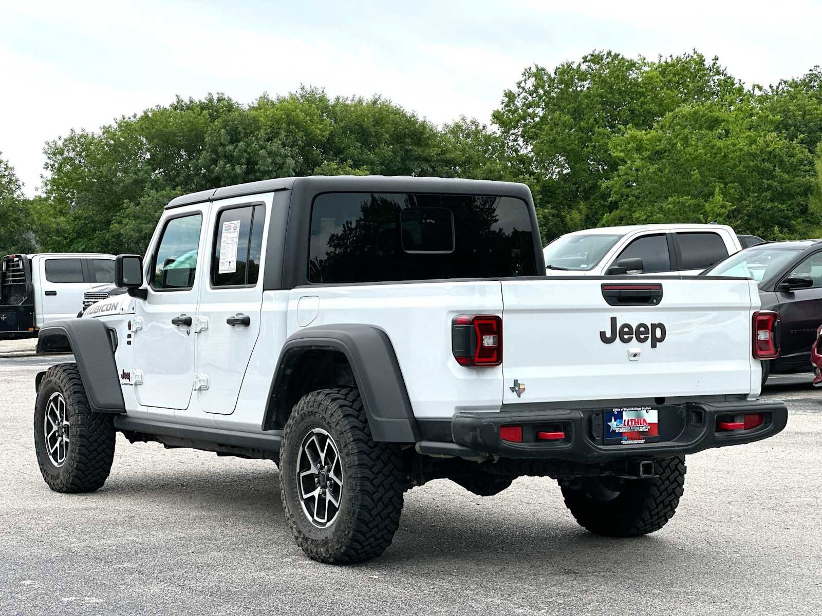 Used 2024 Jeep Gladiator Rubicon AWD/4WD image 13