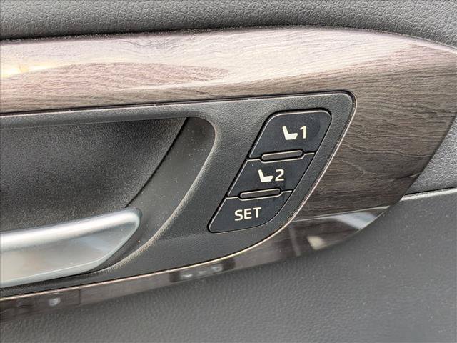 Used 2023 Toyota Highlander Limited AWD/4WD image 23