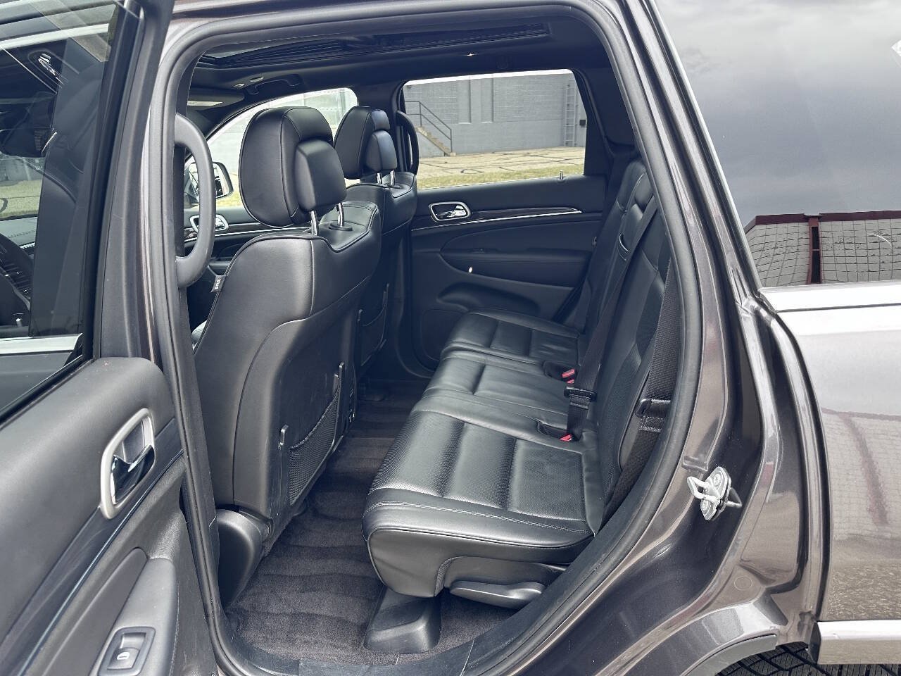 Used 2018 Jeep Grand Cherokee Overland AWD/4WD image 7