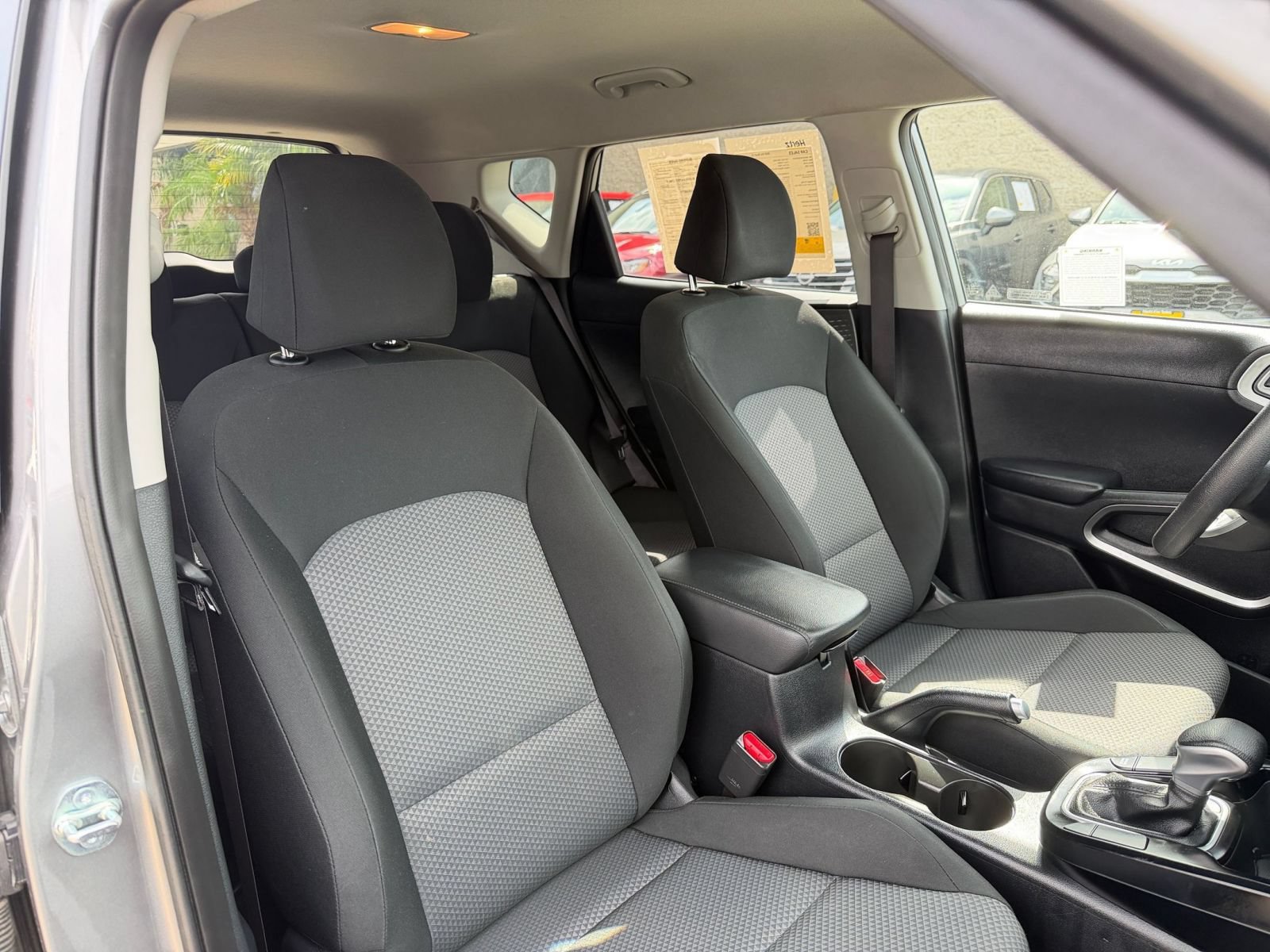 Used 2025 Kia Soul LX w/ LX Technology Package FWD image 33