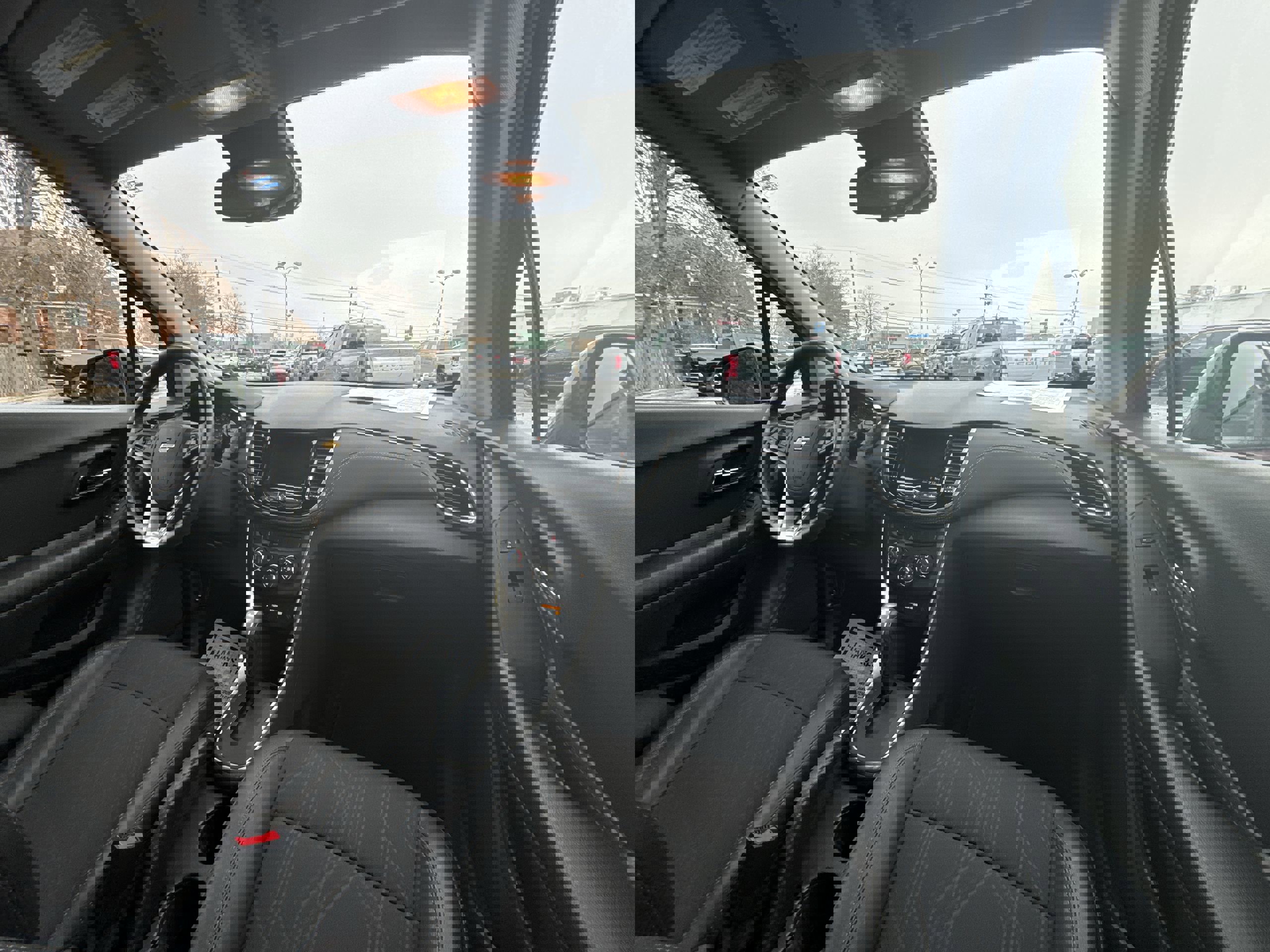 Used 2022 Chevrolet Trax LT w/ LT Convenience Package image 30