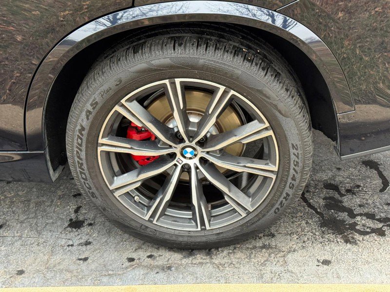 Used 2024 BMW X5 xDrive40i w/ M Sport Package image 5