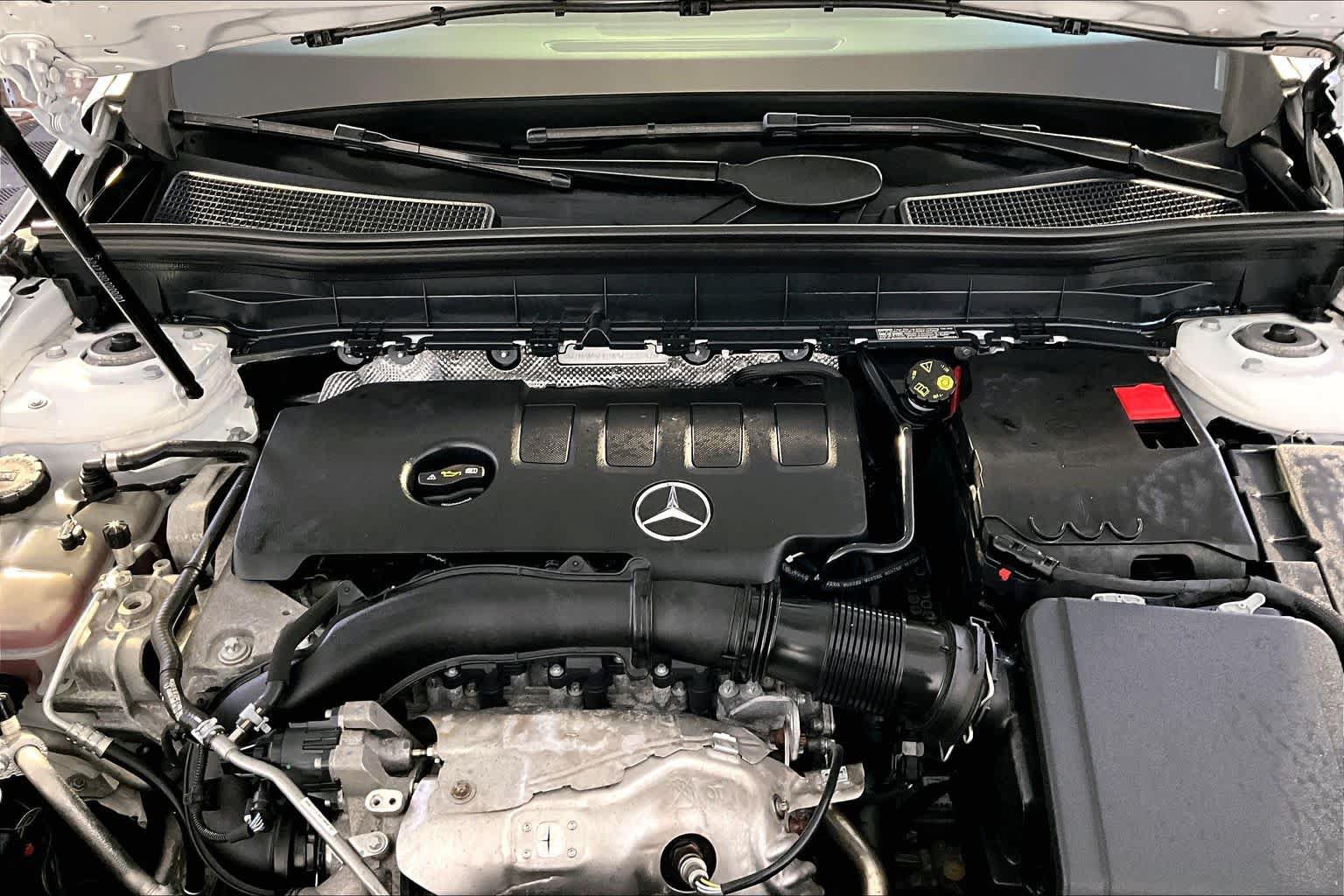 Used 2023 Mercedes-Benz GLB 250 4MATIC image 30