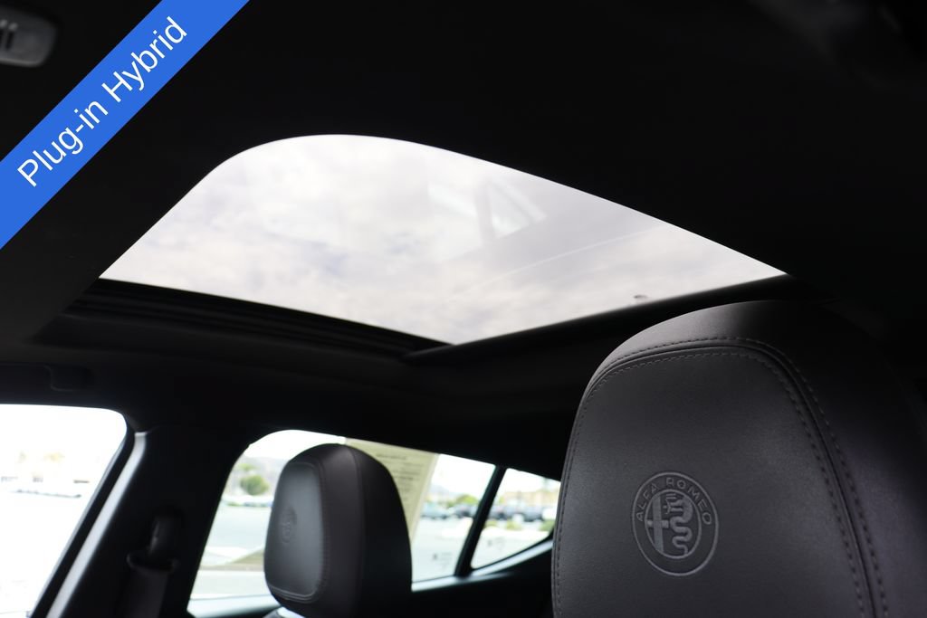 Used 2024 Alfa Romeo Tonale Veloce w/ Premium Interior Package AWD/4WD image 28