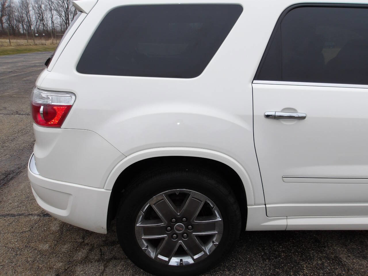Used 2011 GMC Acadia Denali image 38