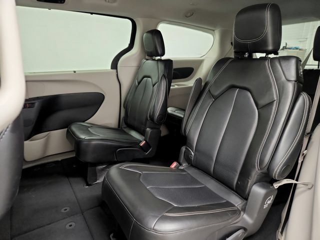 Used 2024 Chrysler Pacifica Touring-L FWD image 22