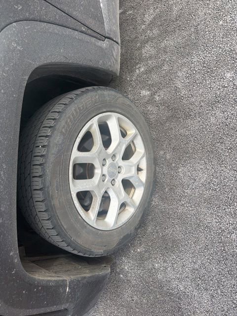 Used 2018 Jeep Renegade Latitude image 4