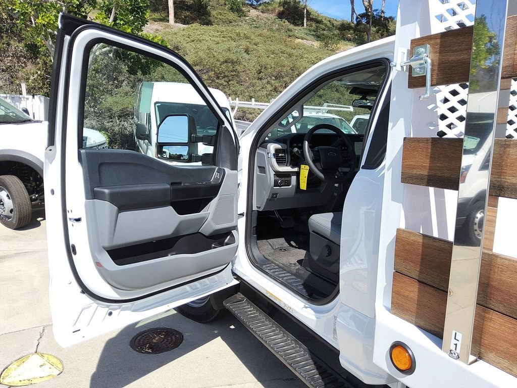New 2026 Ford F550 2WD Regular Cab Super Duty image 5