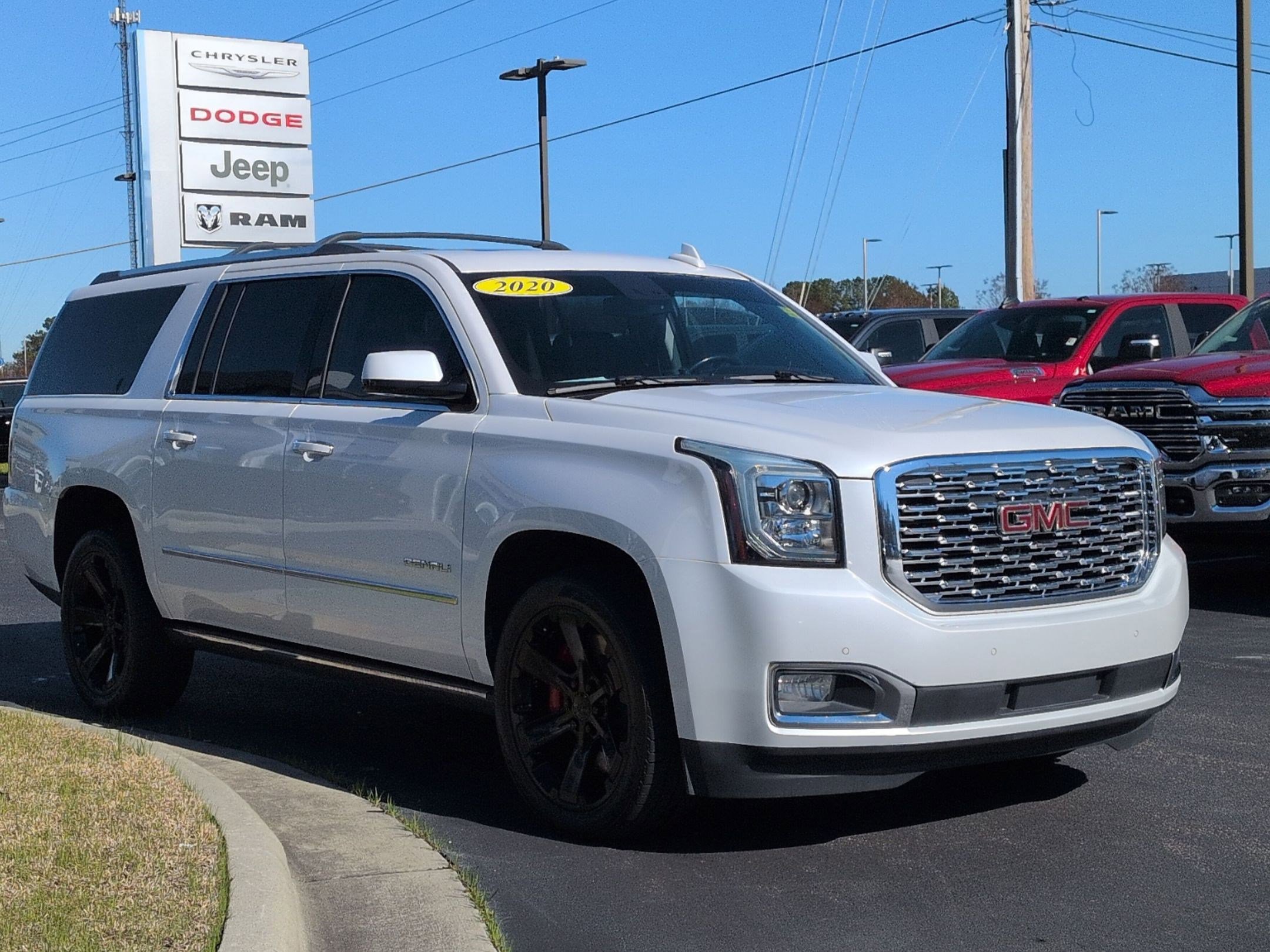 Used 2020 GMC Yukon XL Denali w/ Open Road Package AWD/4WD image 3