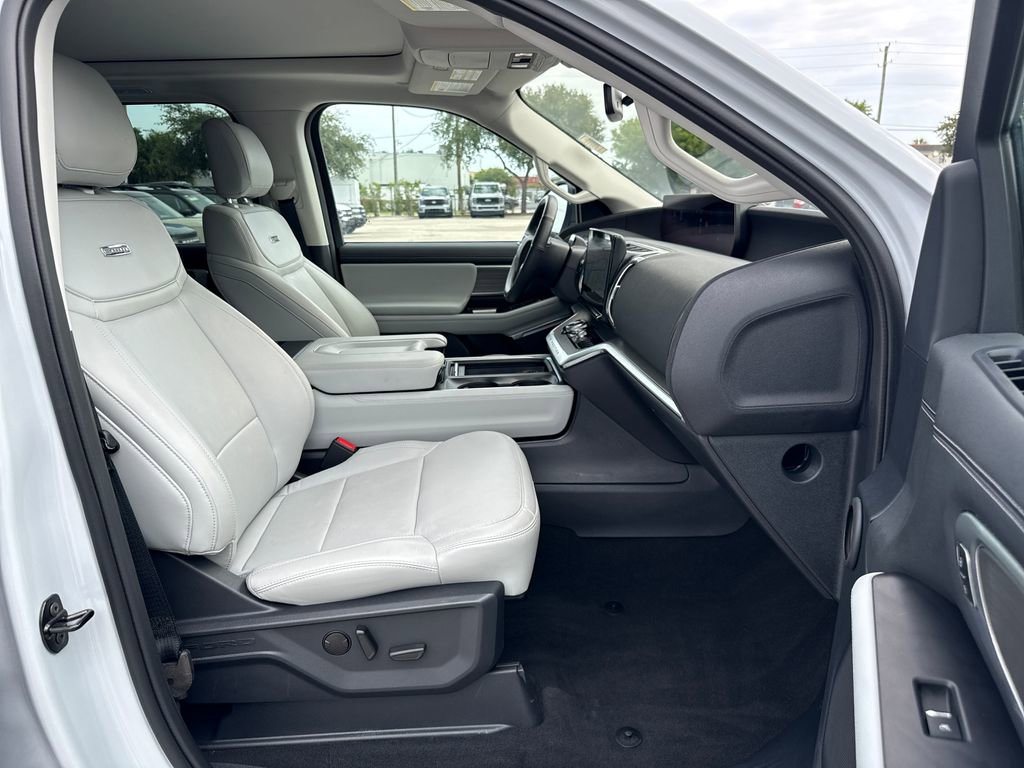 Used 2025 Ford Expedition Max Platinum AWD/4WD image 30