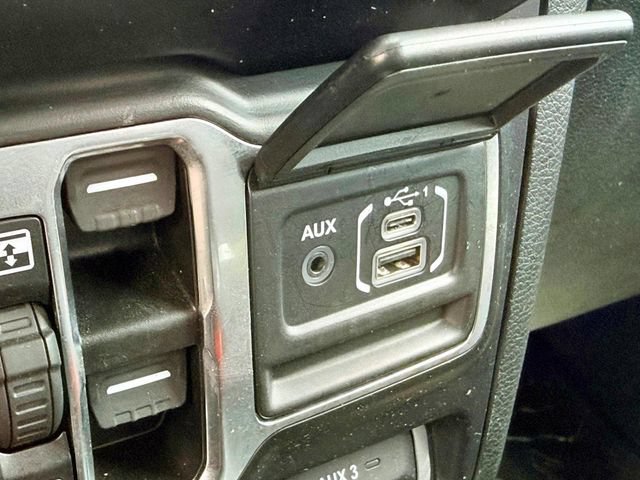 Certified 2022 Jeep Wrangler Unlimited Rubicon w/ Cold Weather Group AWD/4WD image 33