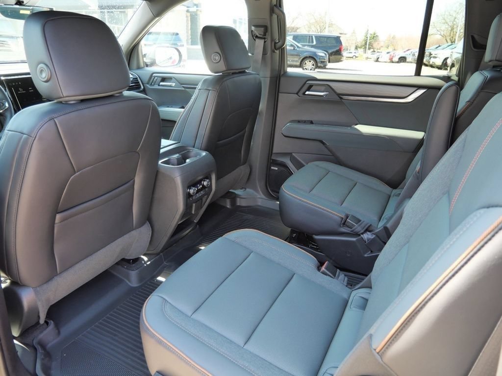 New 2026 GMC Acadia AT4 w/ Luxury Package AWD/4WD image 39