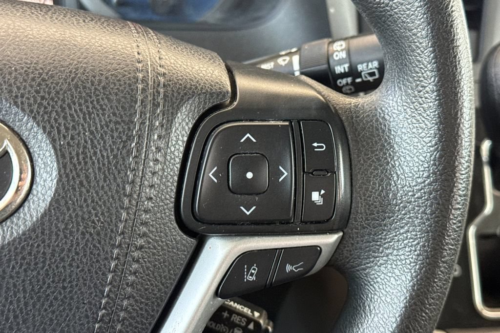 Used 2020 Toyota Sienna LE w/ LE Preferred Package FWD image 29