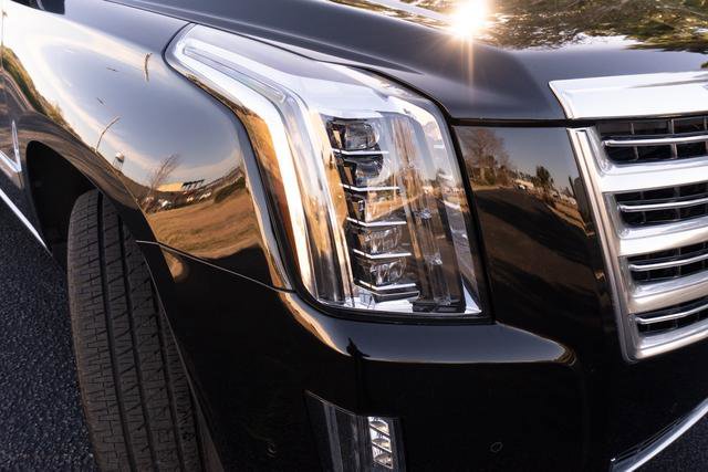 Used 2020 Cadillac Escalade Platinum image 34